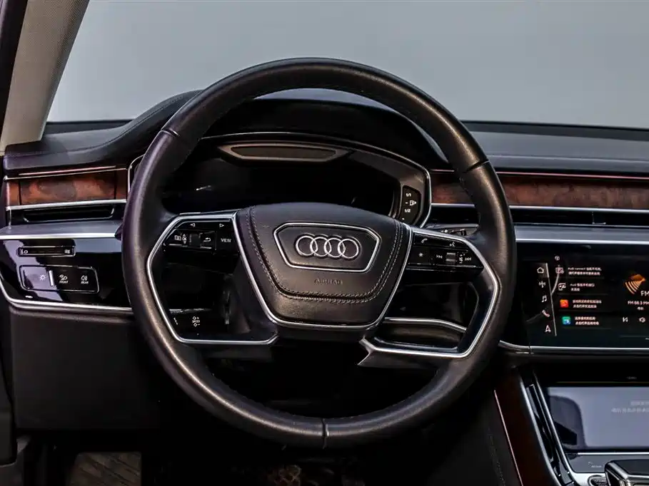 AUDI A8