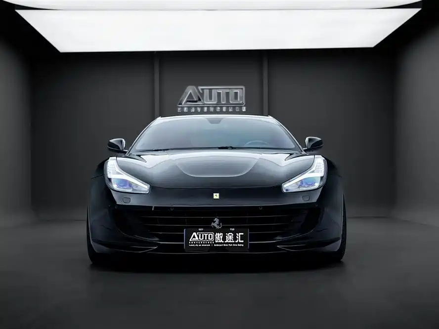 FERRARI GTC4LUSSO