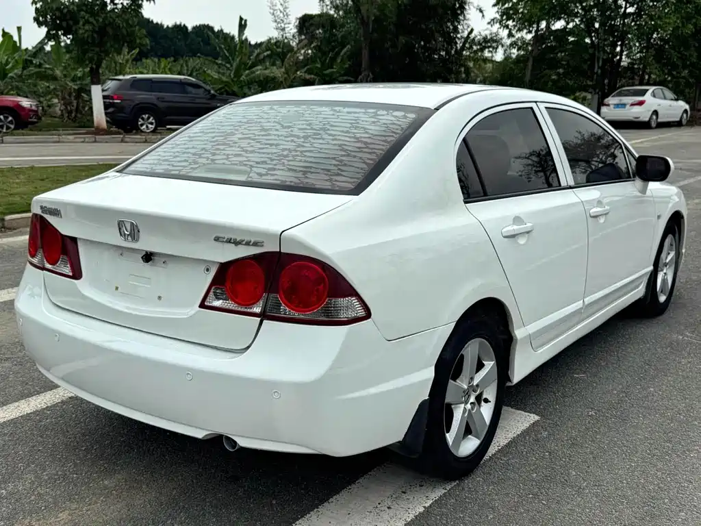 Honda Civic — миниатюра 9