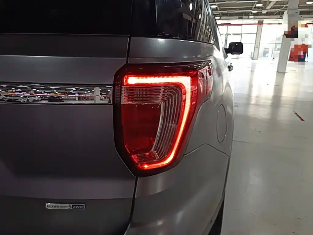 Ford Explorer (Import) — миниатюра 8