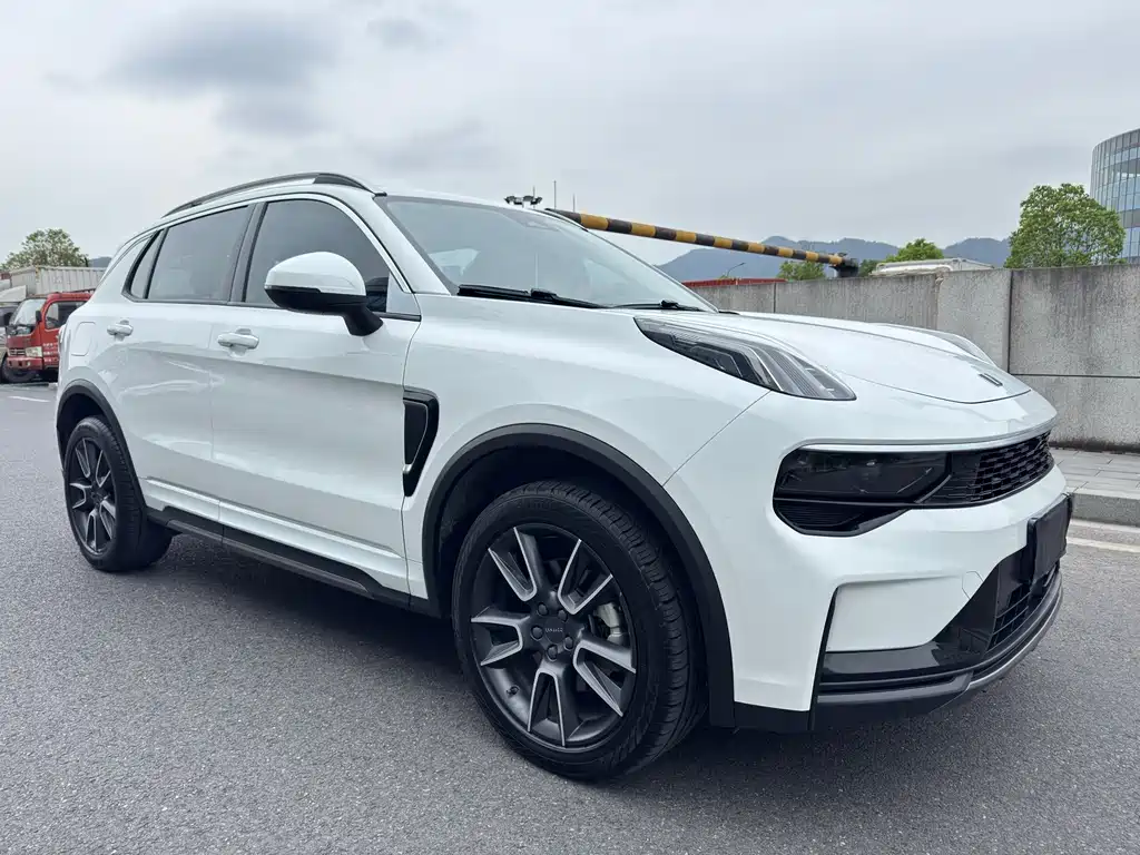 Lynk & Co 01 — миниатюра 3