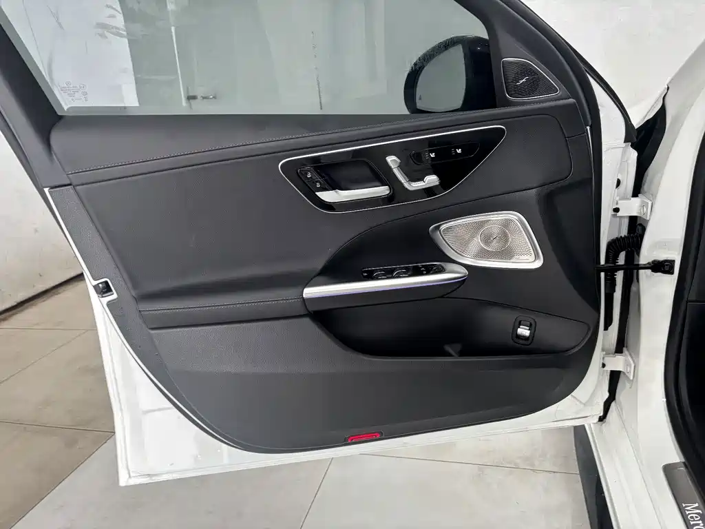 Mercedes-Benz C-Class — миниатюра 11