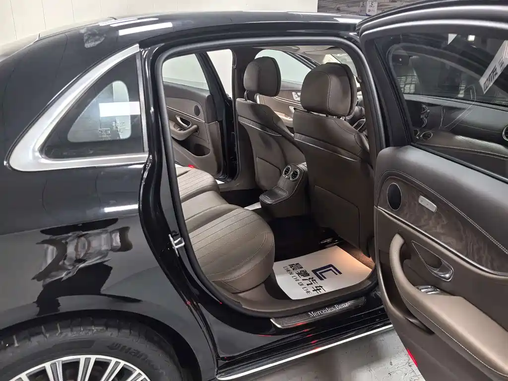 Mercedes-Benz E-Class — миниатюра 13