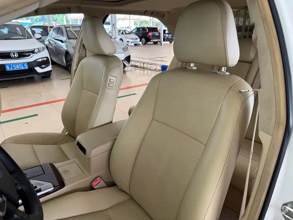 Toyota Camry — миниатюра 25