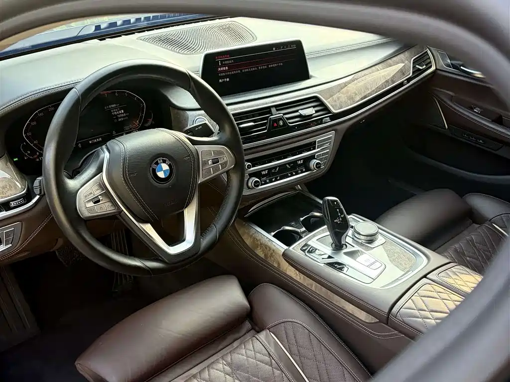 BMW 7 Series — миниатюра 10