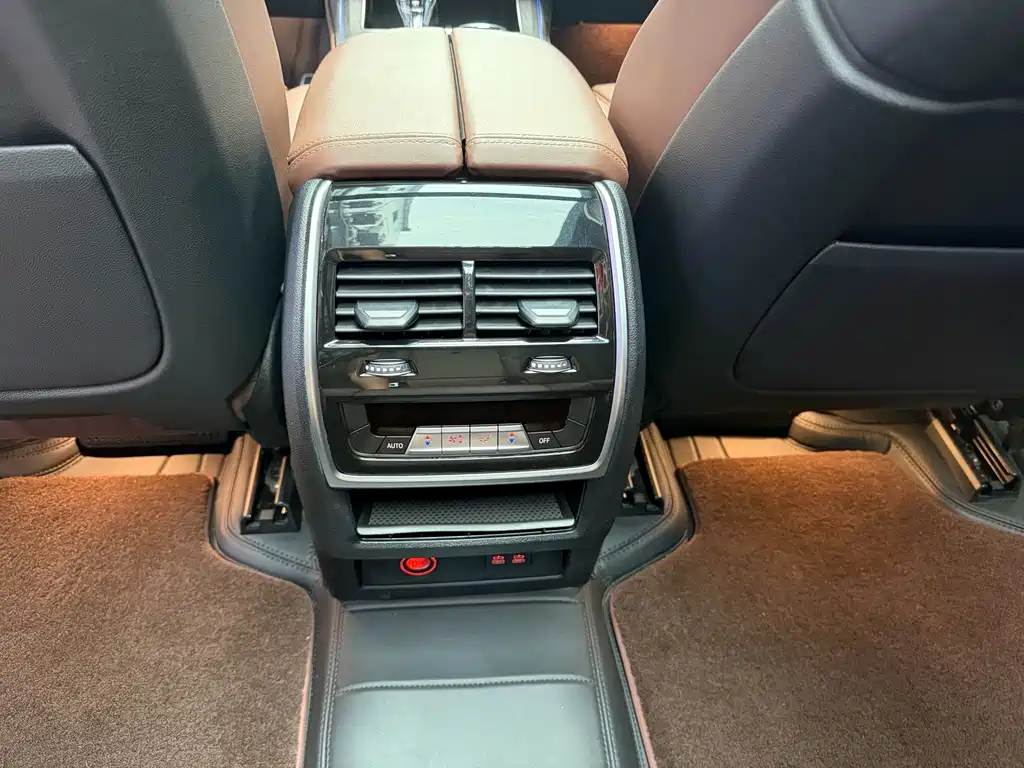 BMW X7 — миниатюра 9