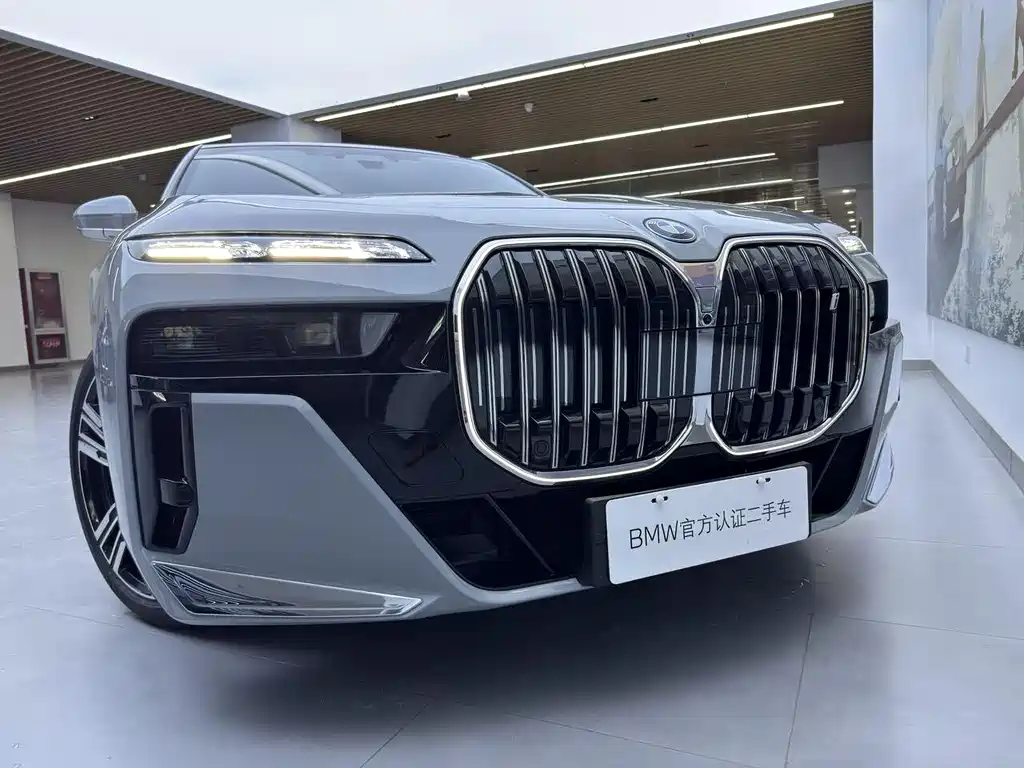 BMW I7