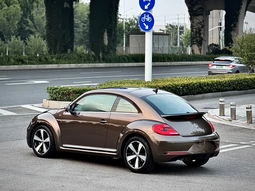 VOLKSWAGEN BEETLE