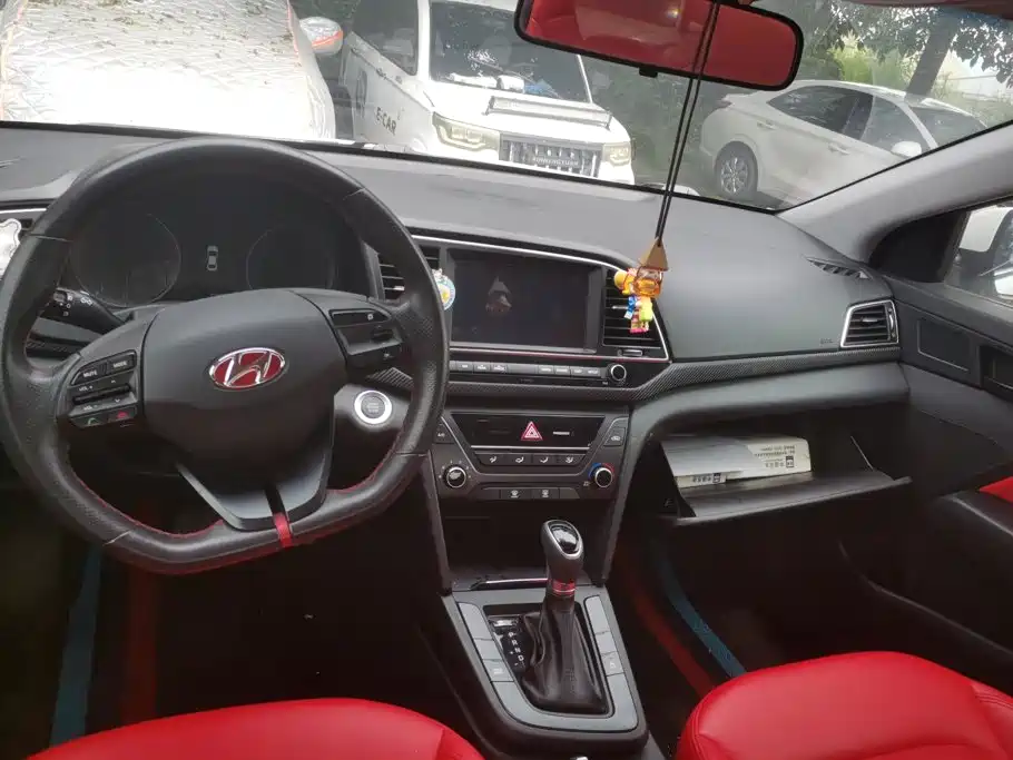 Hyundai Elantra — миниатюра 12