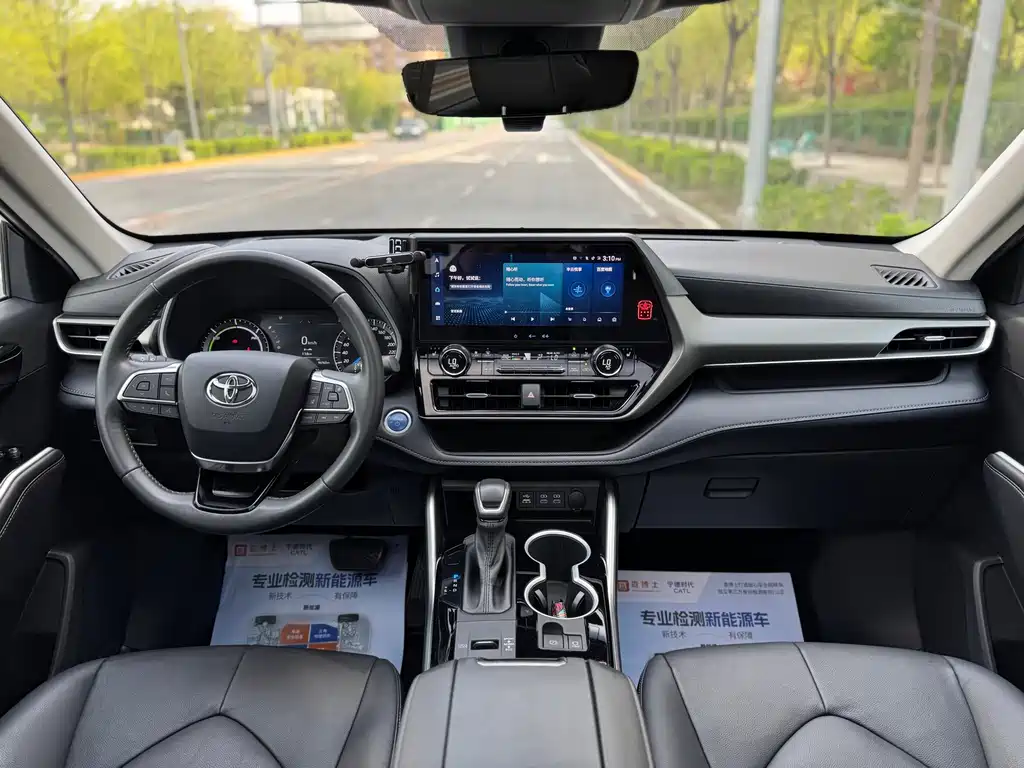 Toyota Highlander 2022 2.5L Luxury 7 мест