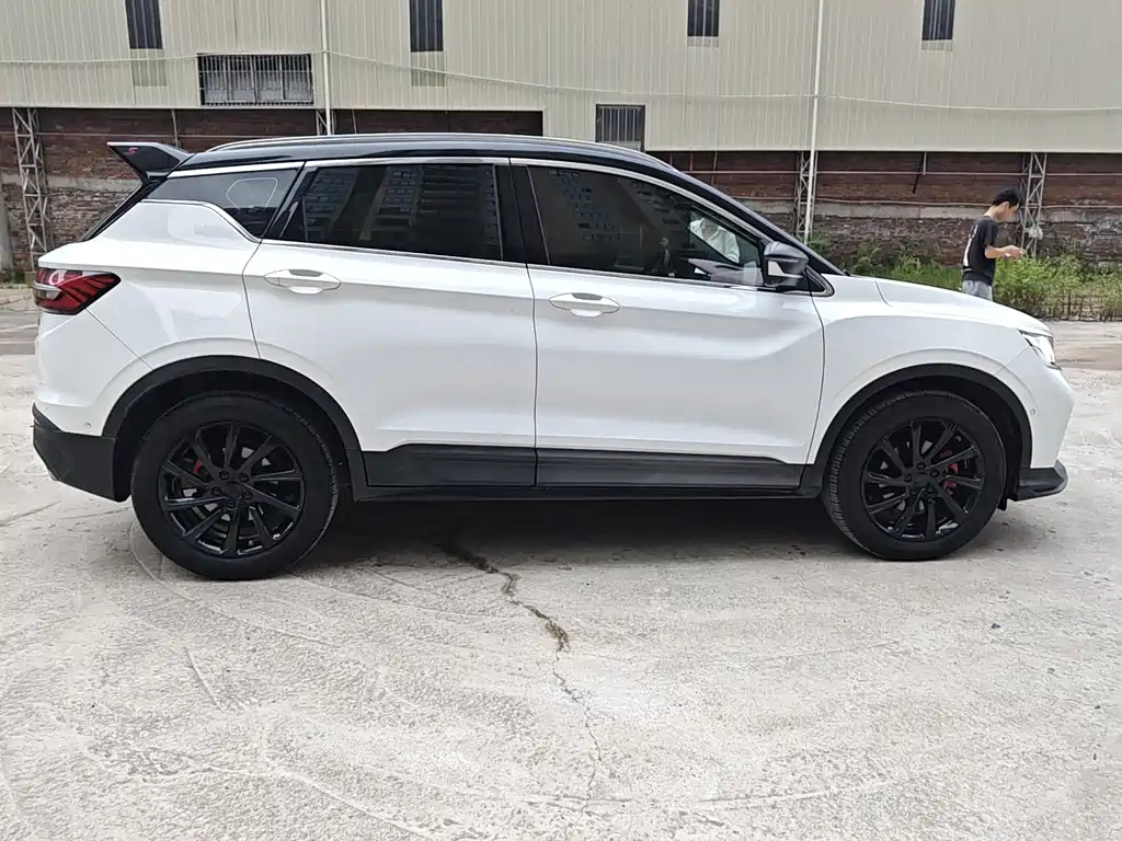 Geely Binyue — миниатюра 7