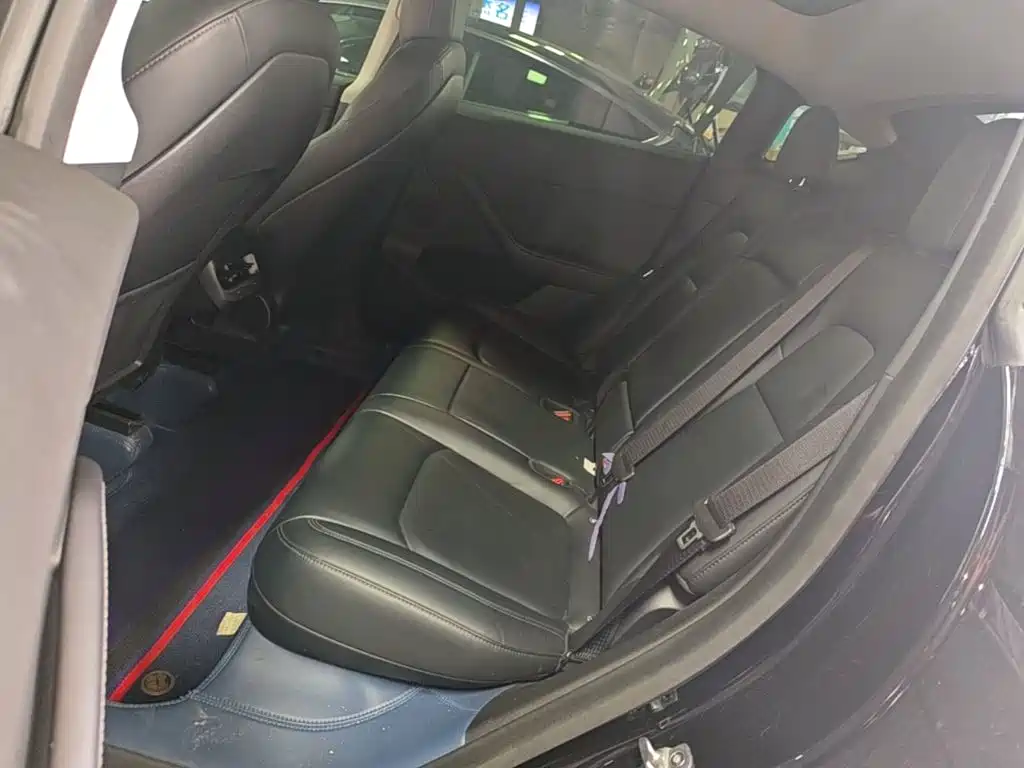 Tesla Model Y — миниатюра 17