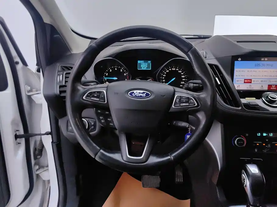 Ford Kuga — миниатюра 15