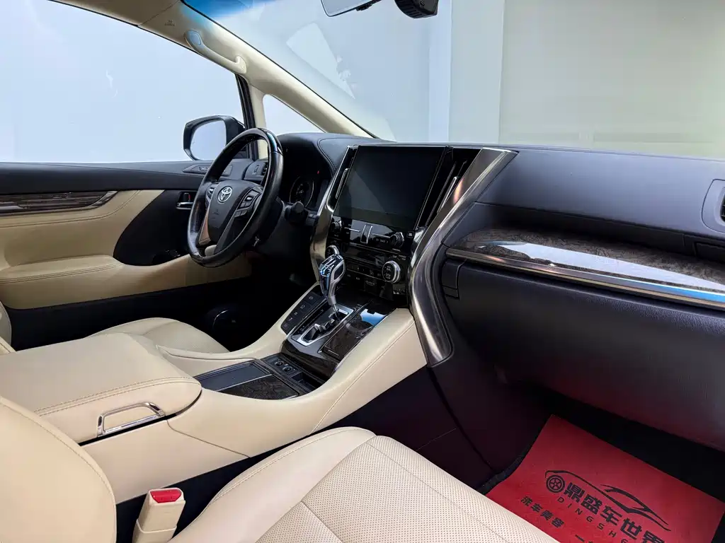 Toyota Vellfire 2021 2.5L HV Luxury