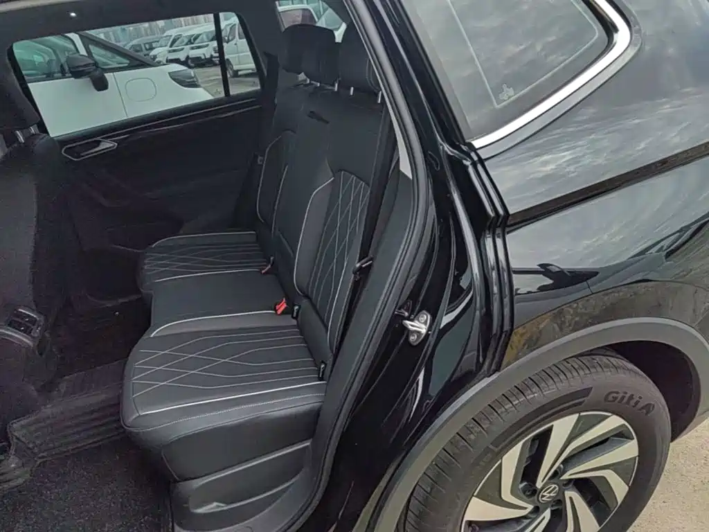 Volkswagen Tiguan L — миниатюра 17