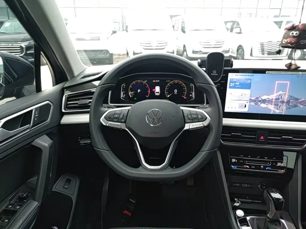 Volkswagen Tiguan L — миниатюра 11