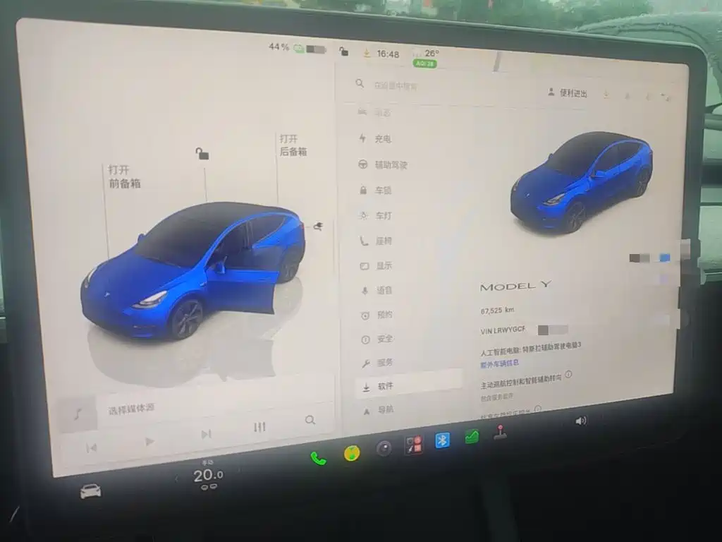 Tesla Model Y — миниатюра 12