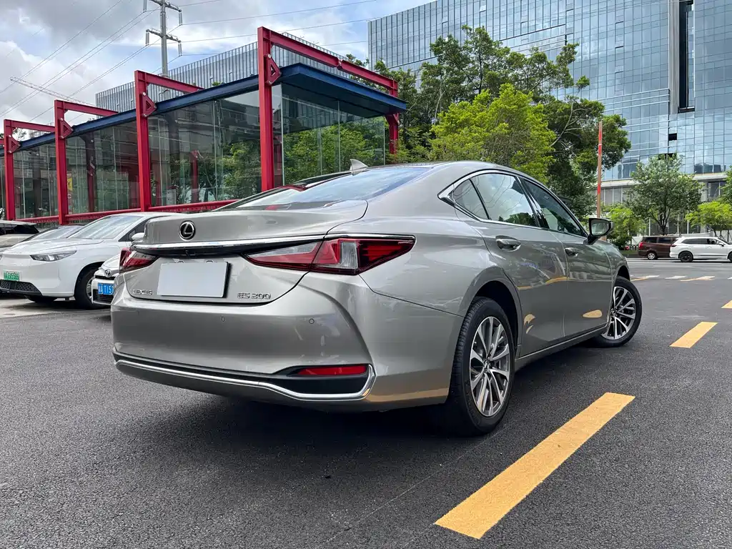 Lexus ES 2023 200