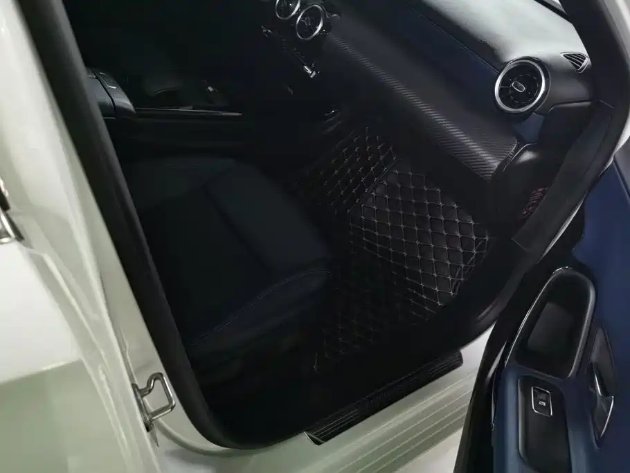 Mercedes-Benz A-Class — миниатюра 8