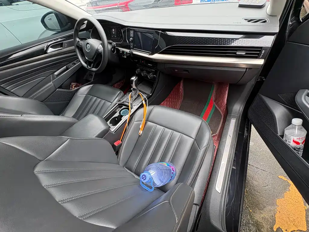 Volkswagen Passat PHEV — миниатюра 15