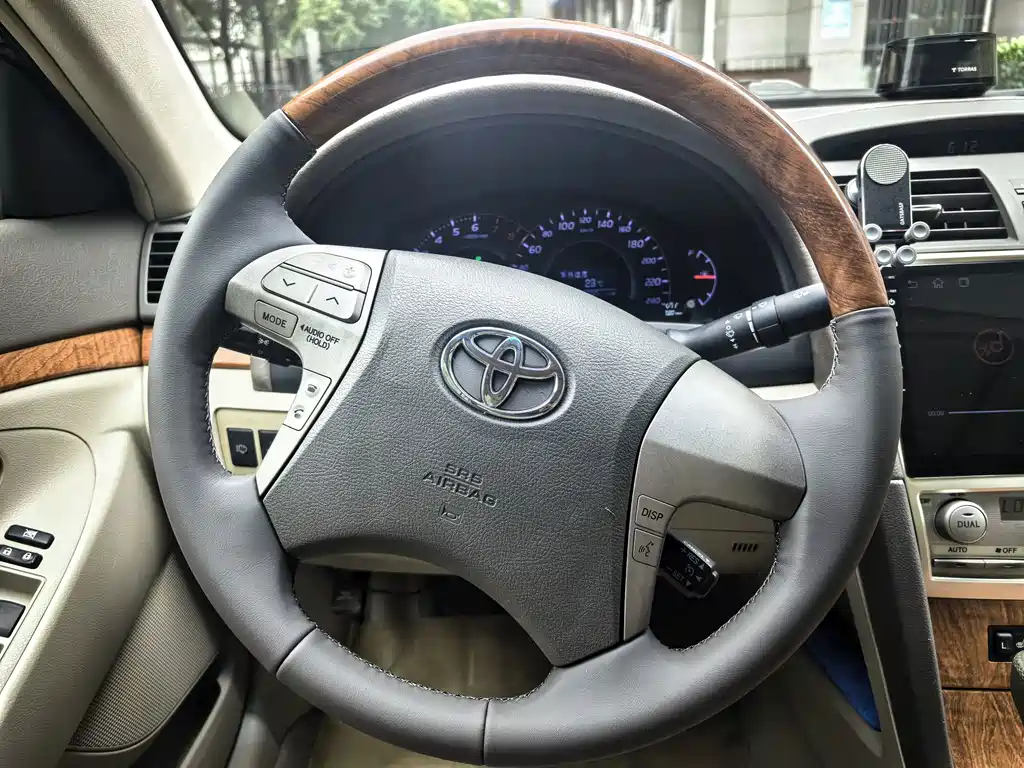 Toyota Camry — миниатюра 8