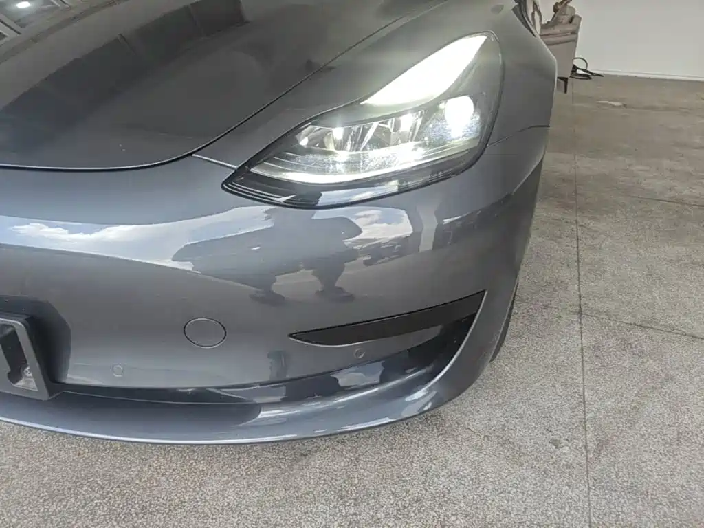 Tesla Model 3 — миниатюра 24