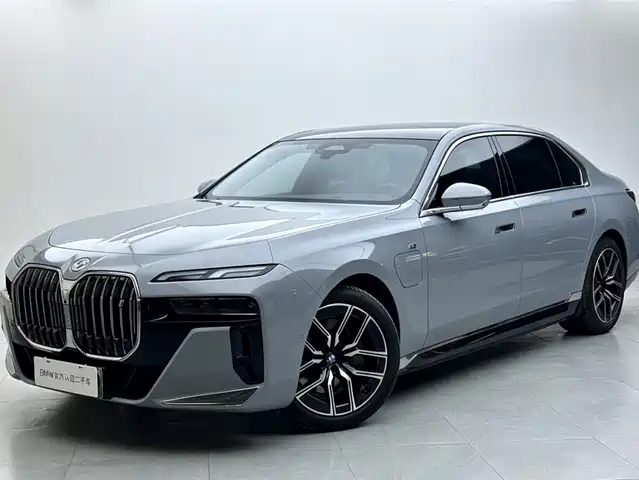 BMW i7