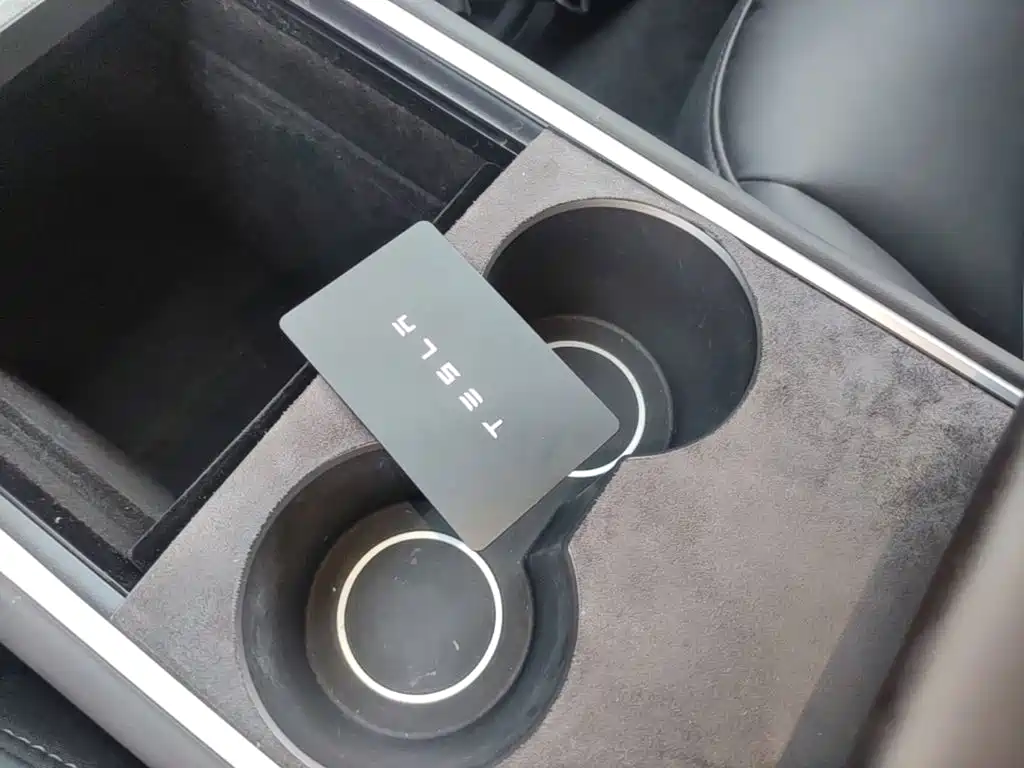Tesla Model 3 — миниатюра 9