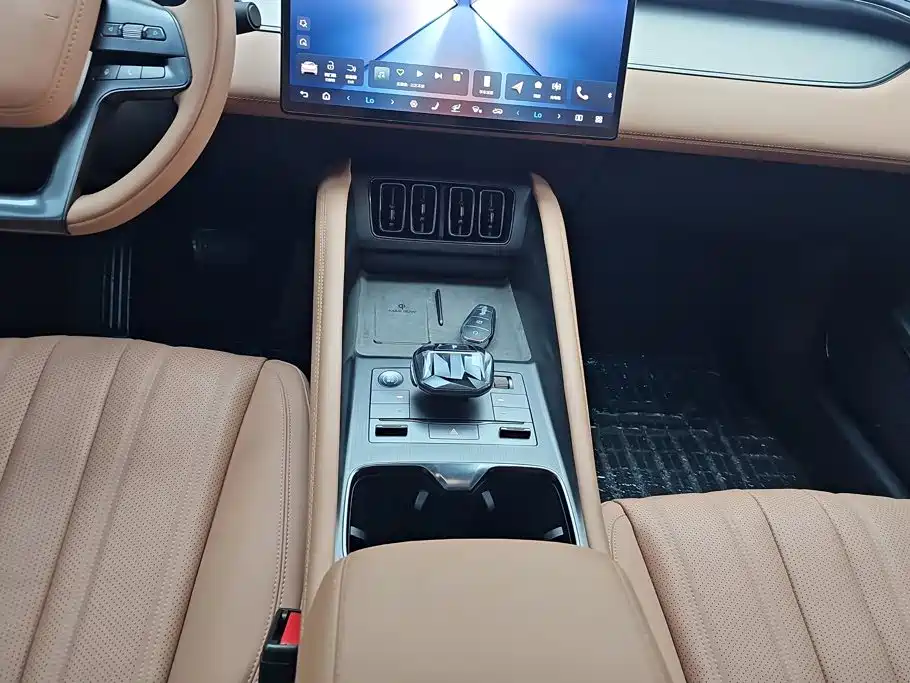 BYD L EV — миниатюра 16