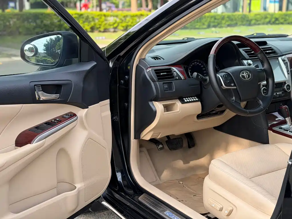 Toyota Camry — миниатюра 9