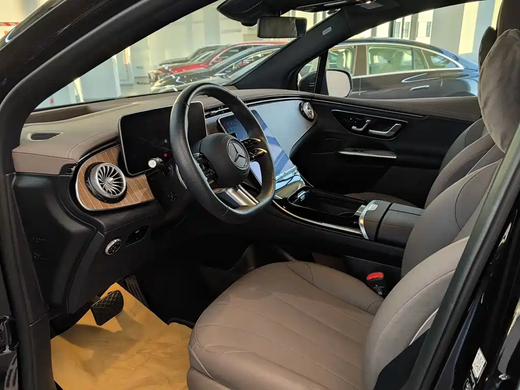 Mercedes-Benz EQE SUV — миниатюра 4
