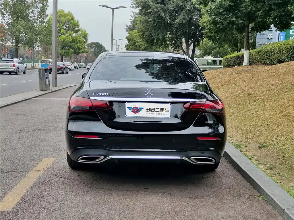 MERCEDES-BENZ E CLASS