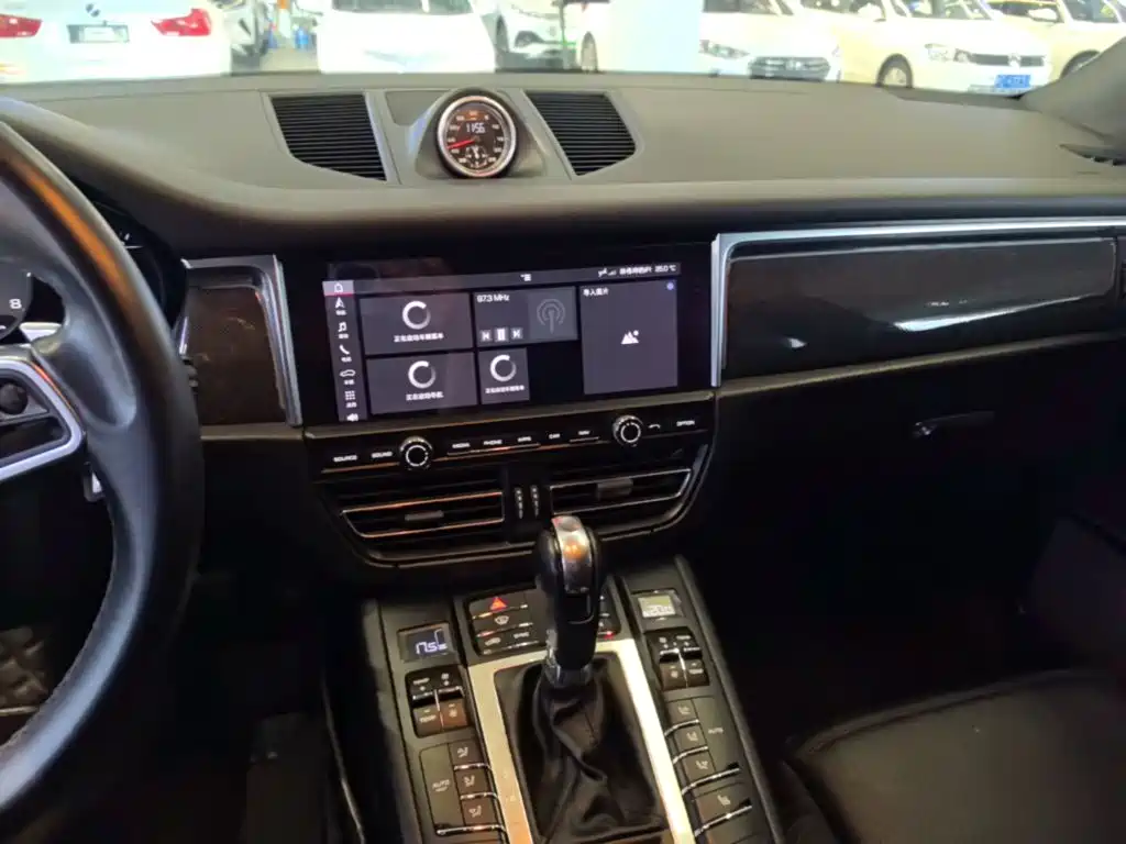 Porsche Macan — миниатюра 13