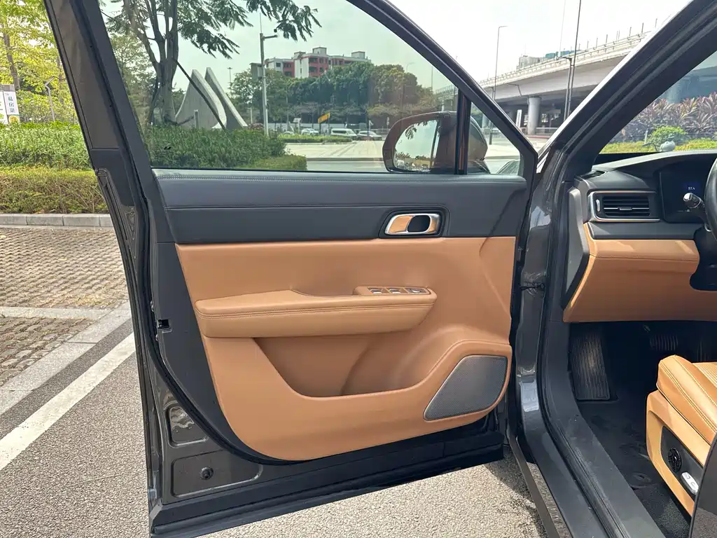 Li Auto Li ONE — миниатюра 13