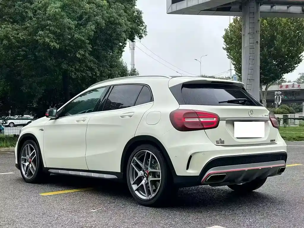 Mercedes-Benz GLA AMG — миниатюра 8