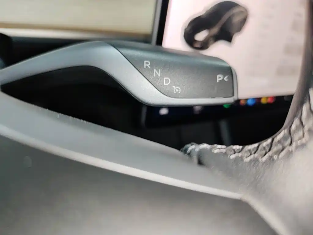 Tesla Model 3 — миниатюра 10