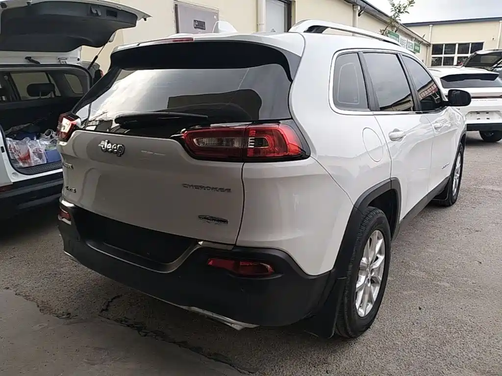 Jeep Cherokee — миниатюра 7