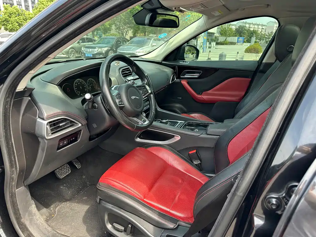 Jaguar F-PACE — миниатюра 8