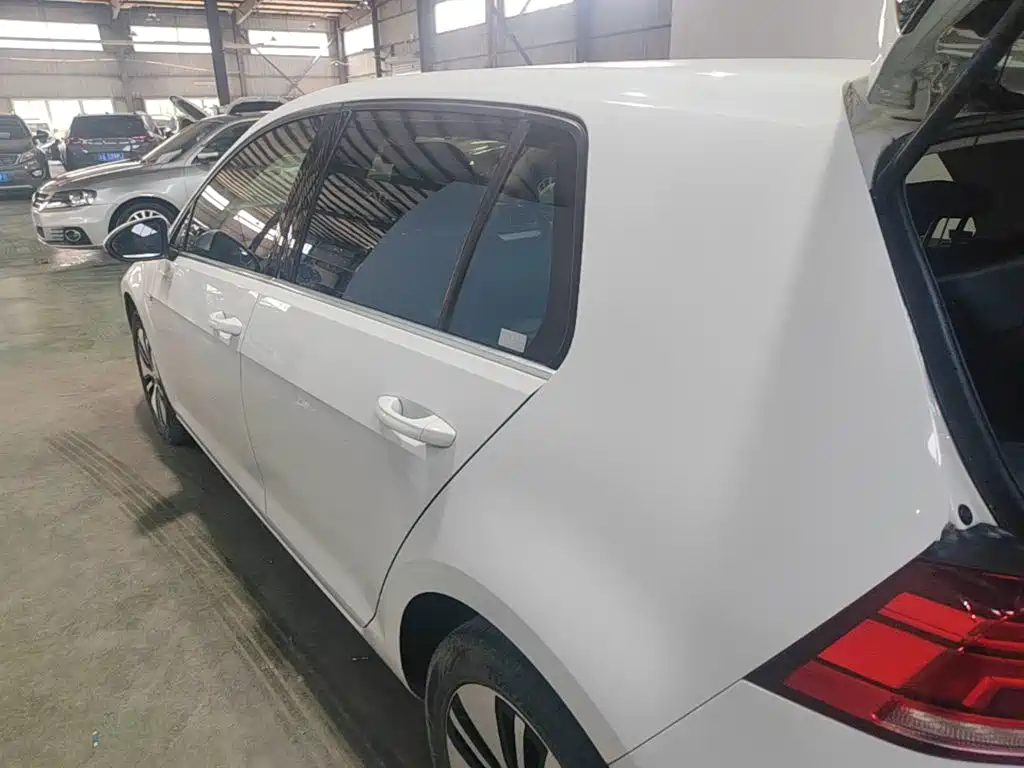 Volkswagen Golf EV — миниатюра 5