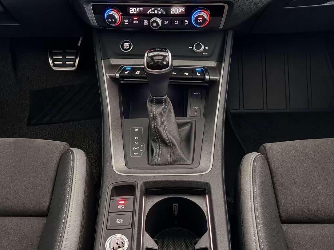 Audi Q3 1.4 л 2023 г. Белый, пробег 46000 км