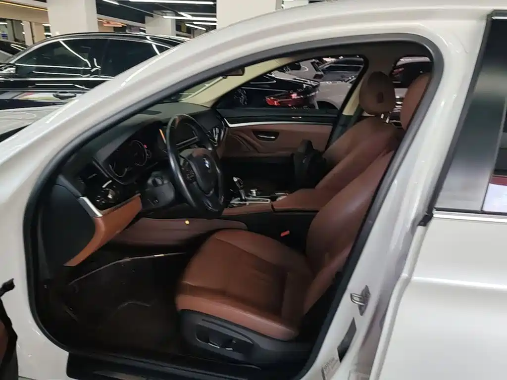 BMW 5 Series — миниатюра 15