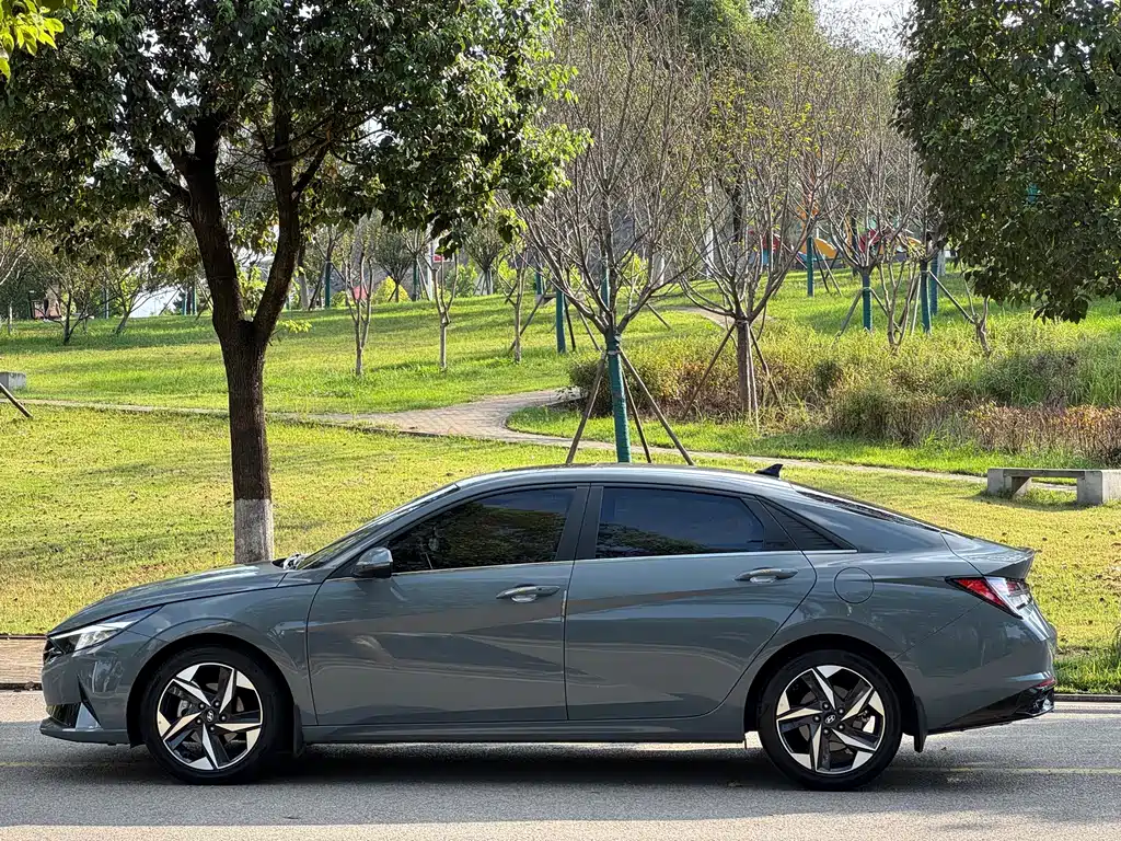 Hyundai Elantra — миниатюра 8