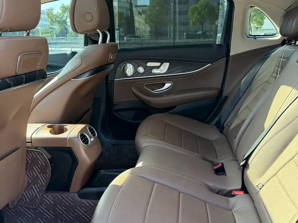 Mercedes-Benz E-Class — миниатюра 5