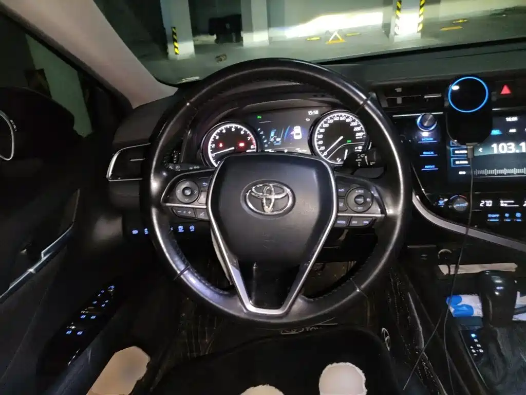 Toyota Camry — миниатюра 11