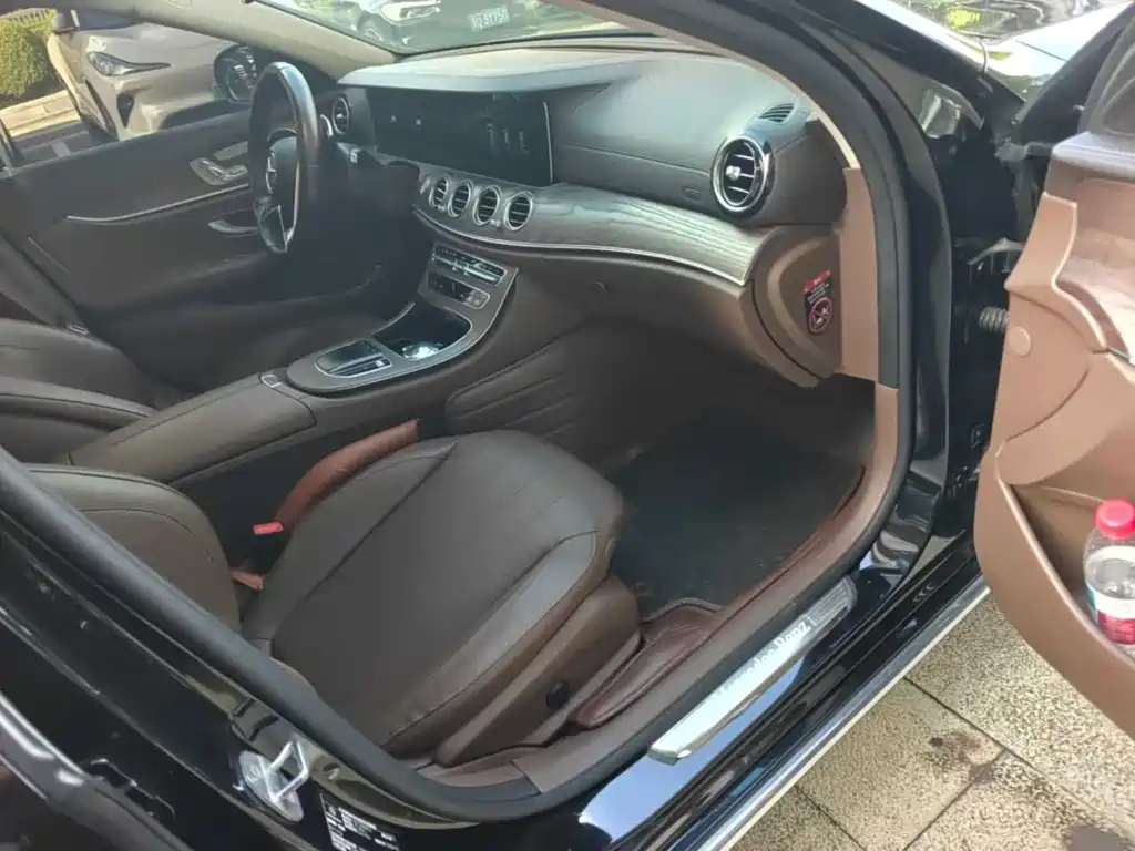 Mercedes-Benz E-Class — миниатюра 7