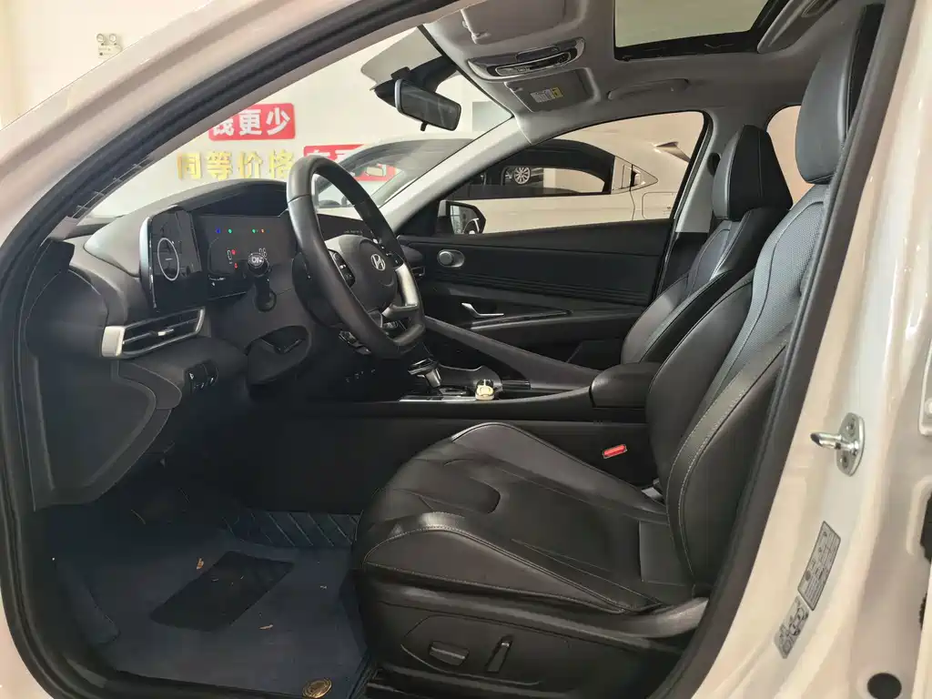 Hyundai Elantra — миниатюра 7