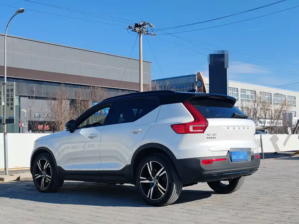 VOLVO XC40