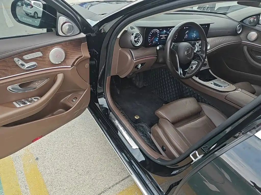 Mercedes-Benz E-Class — миниатюра 16