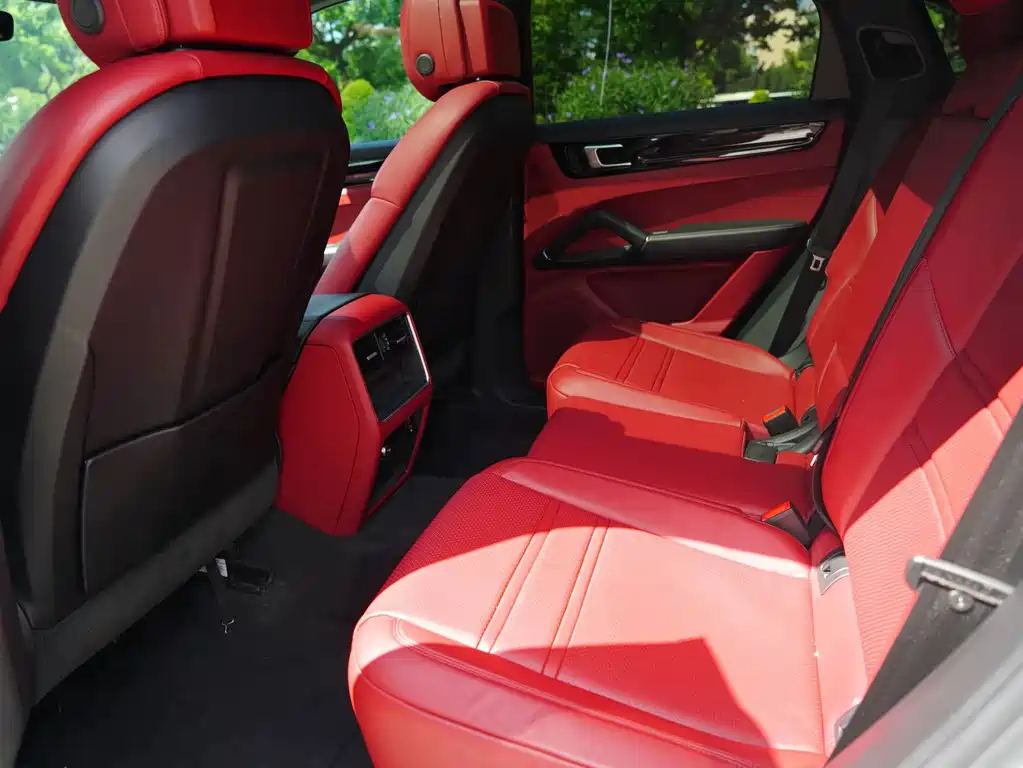 Porsche Cayenne — миниатюра 5