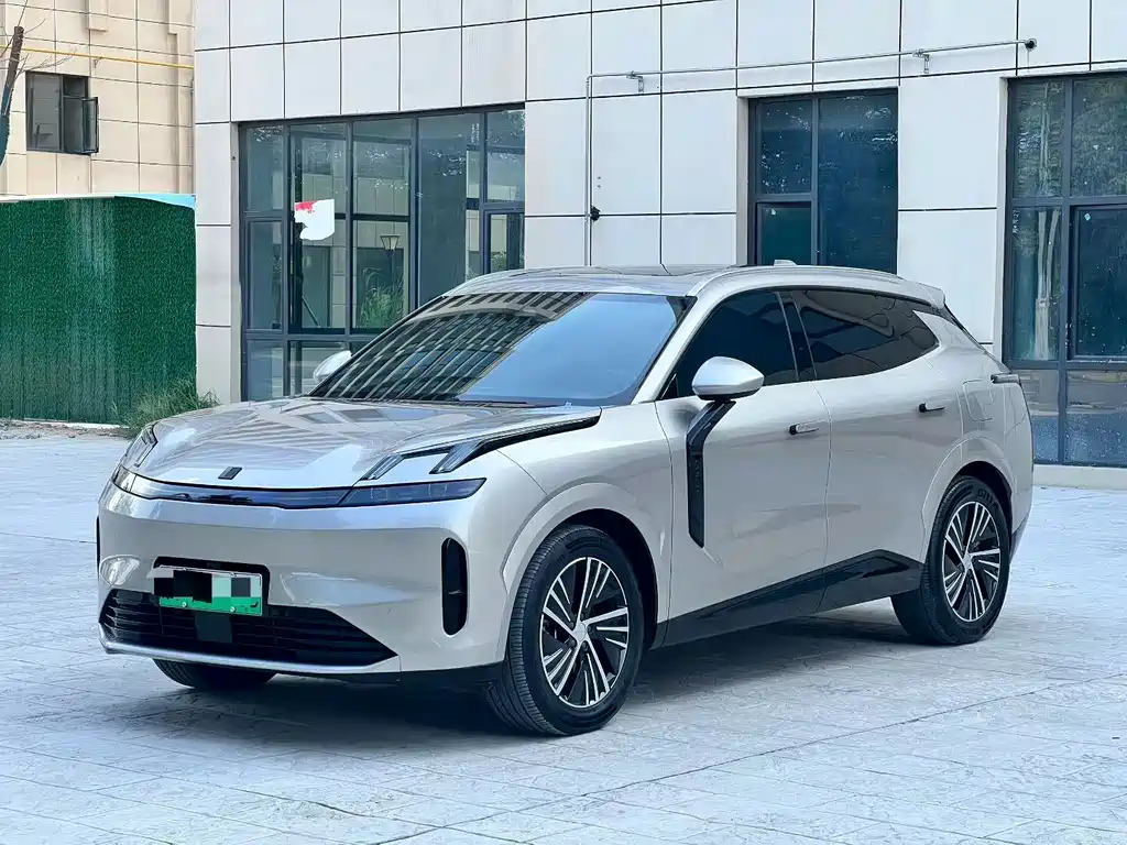 Lynk & Co 08 EM-P